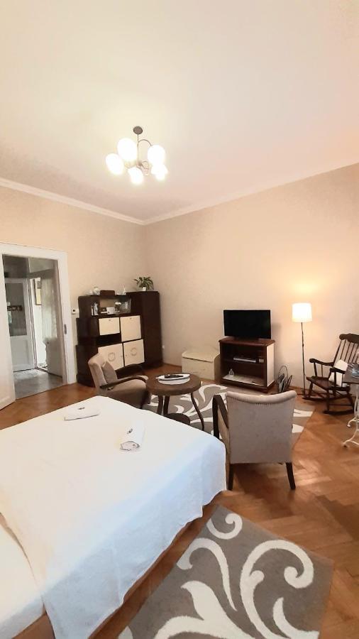 Ekszerdoboz Apartman Eger Apartment Exterior photo